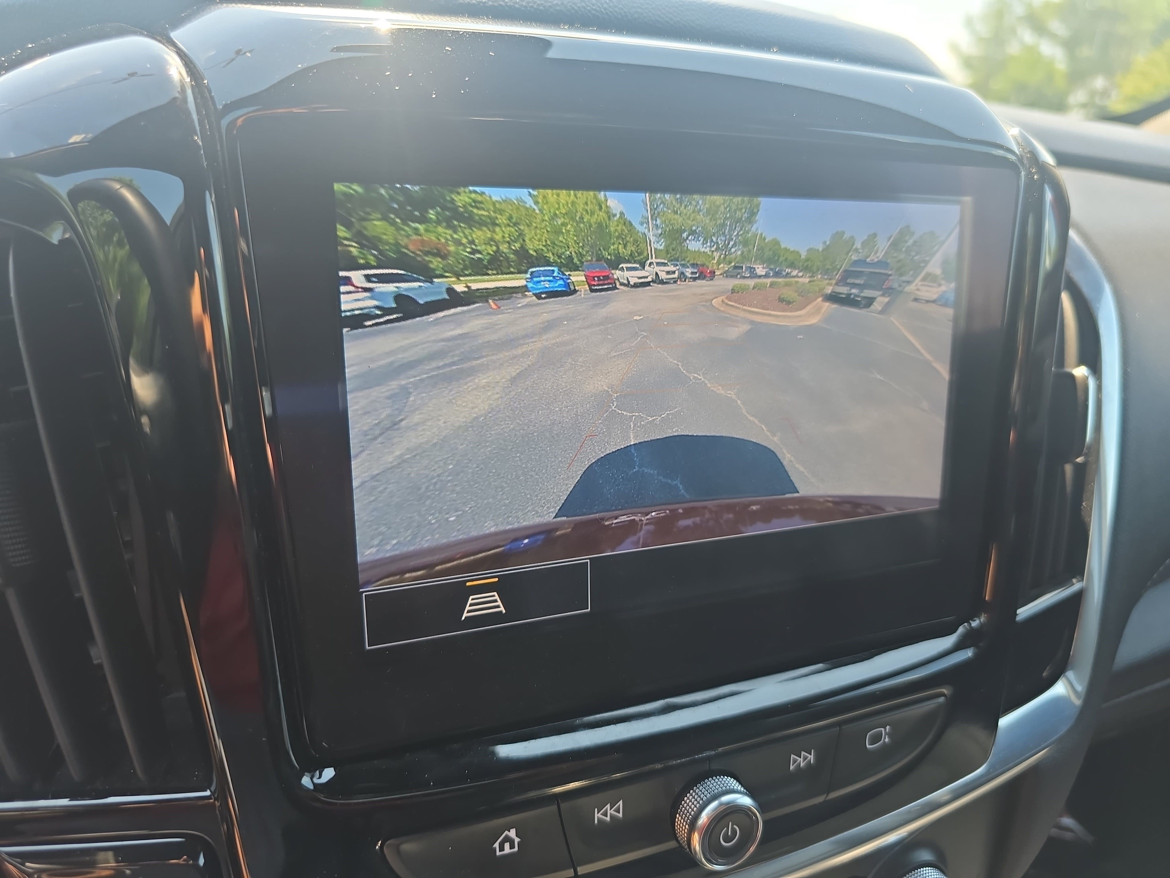 Used 2023 Chevrolet Traverse LT FWD image 23