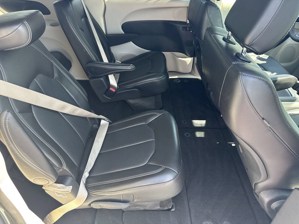 Used 2024 Chrysler Pacifica Touring-L FWD image 15