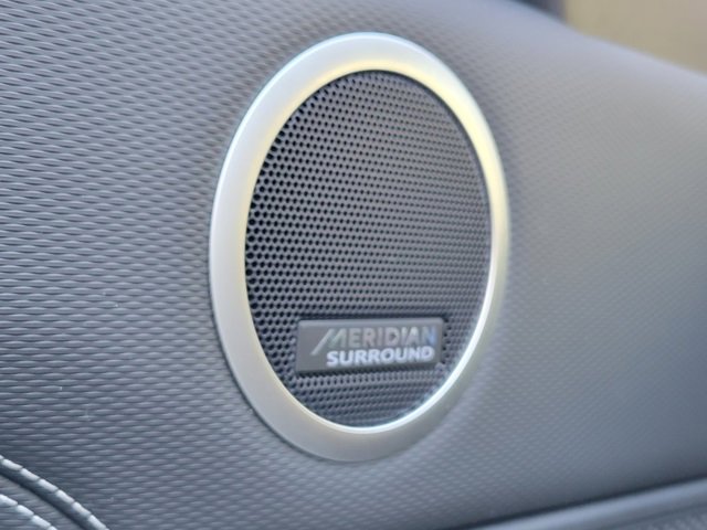 Used 2025 Land Rover Discovery Dynamic SE image 28