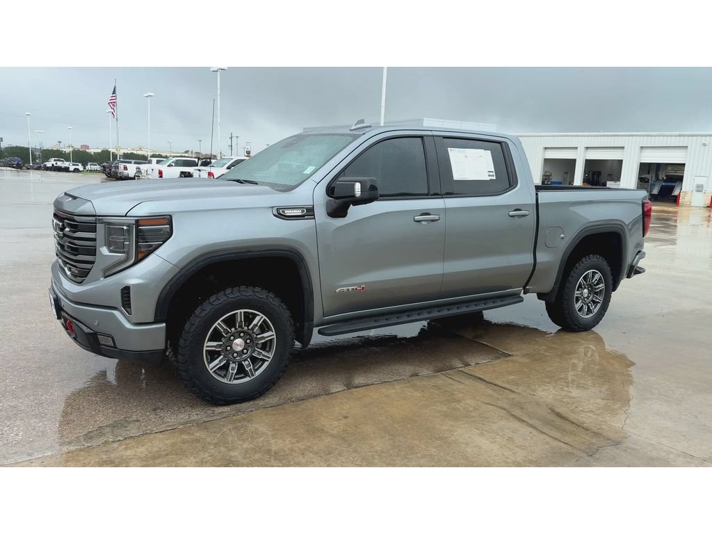 Used 2024 GMC Sierra 1500 AT4 w/ AT4 Premium Package AWD/4WD image 4