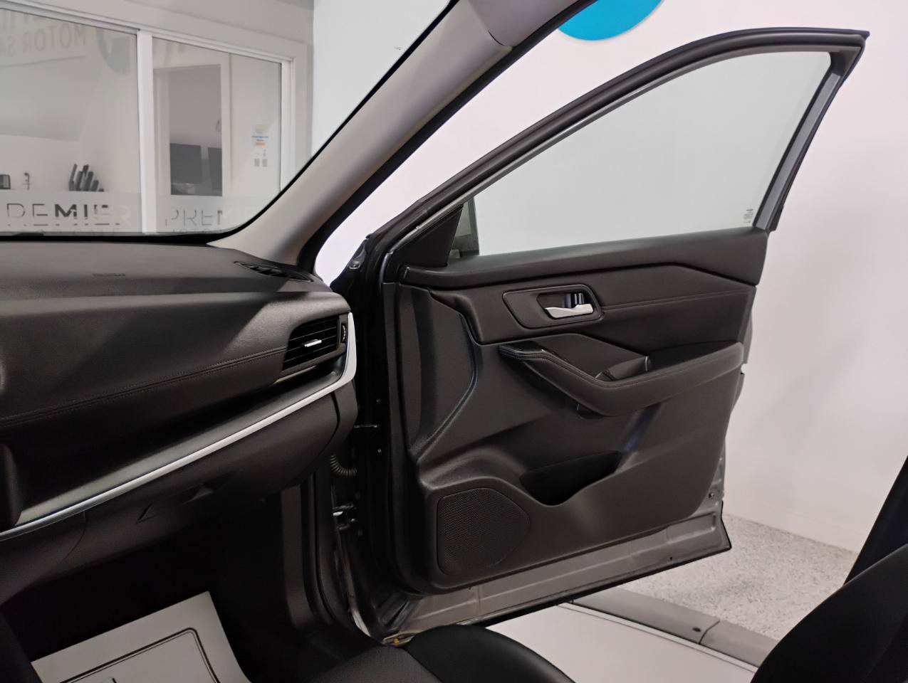 Used 2024 Nissan Rogue SV w/ SV Premium Package AWD/4WD image 65