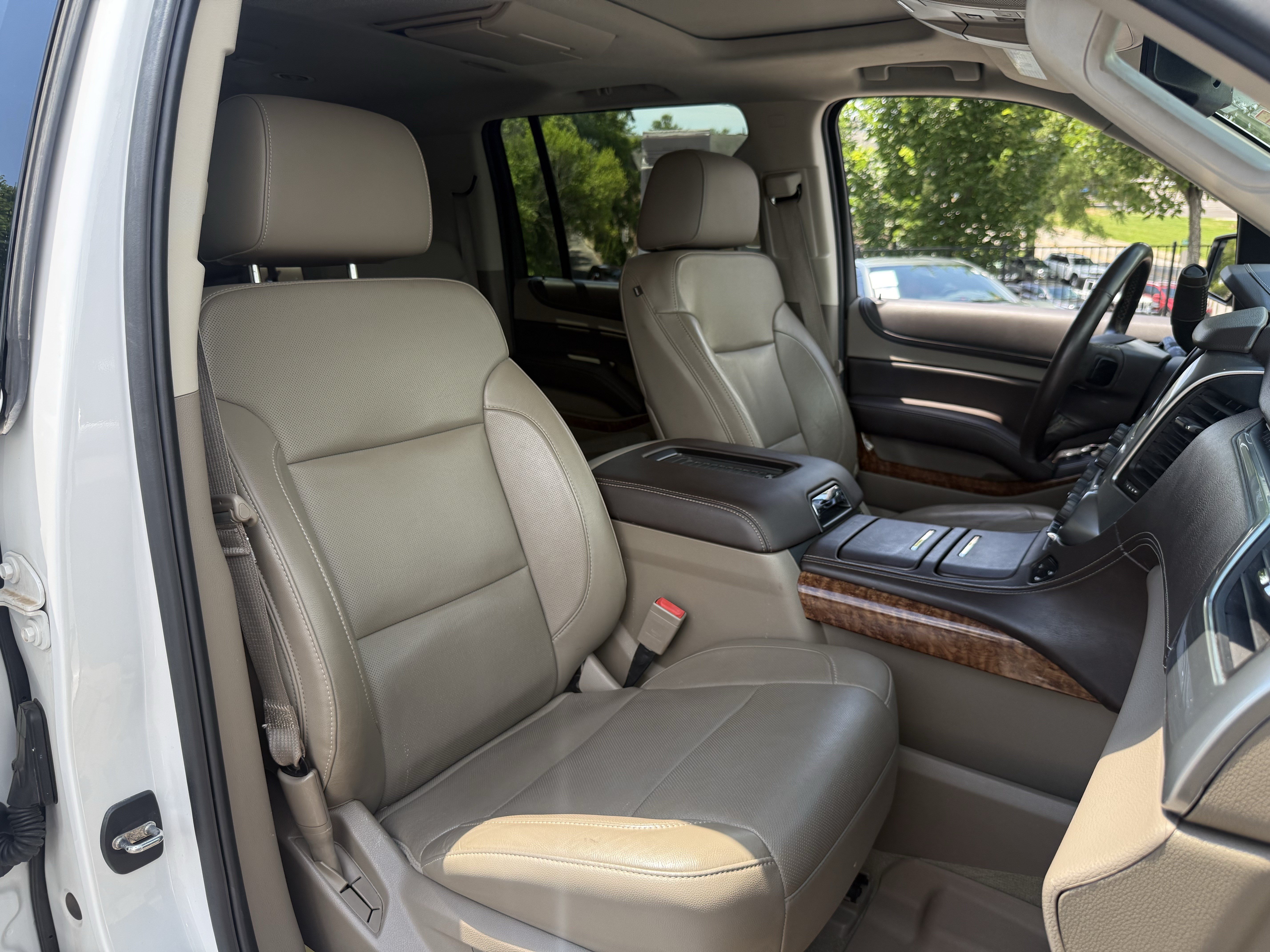 Used 2016 Chevrolet Suburban LTZ RWD image 37