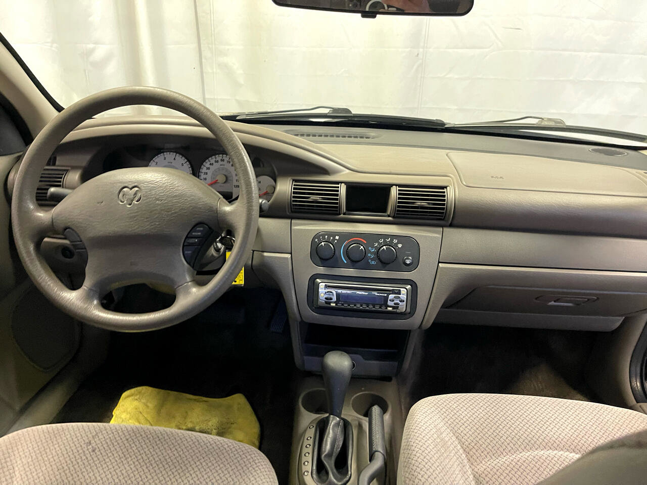 Used 2004 Dodge Stratus SE image 17