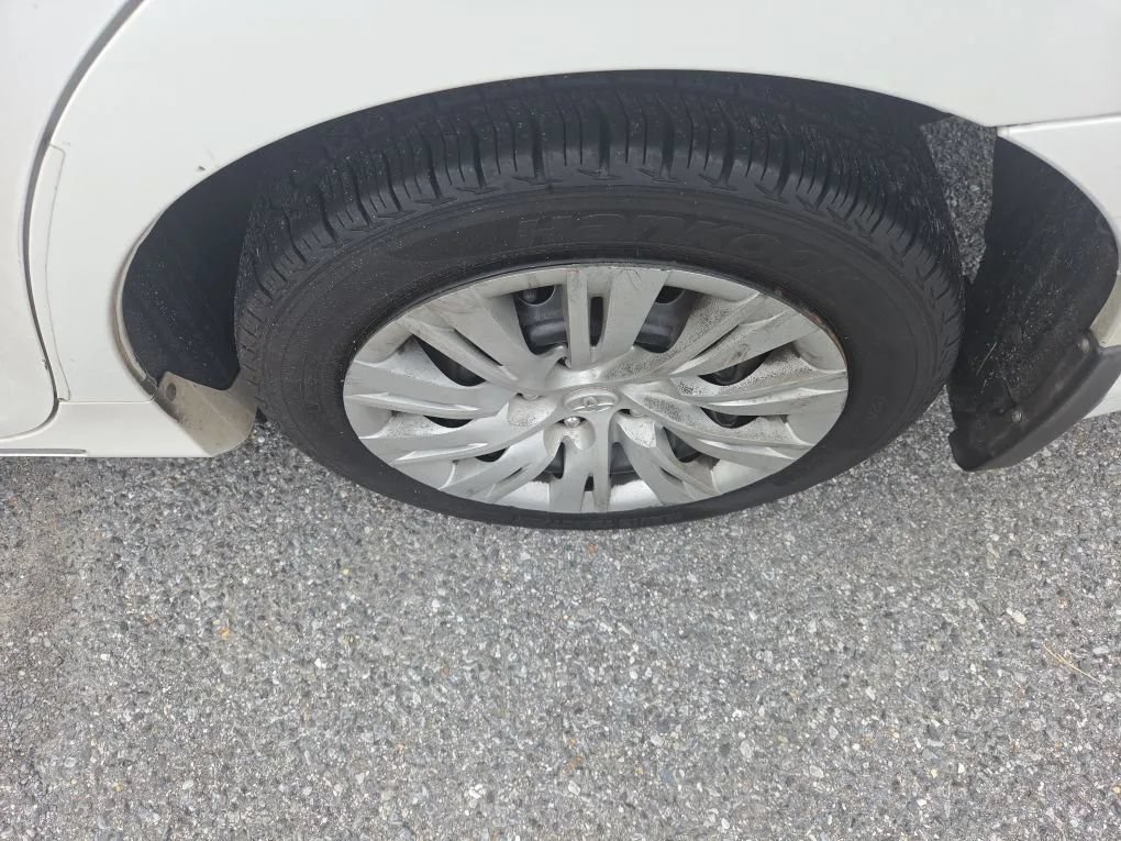 Used 2013 Toyota Camry LE FWD image 23
