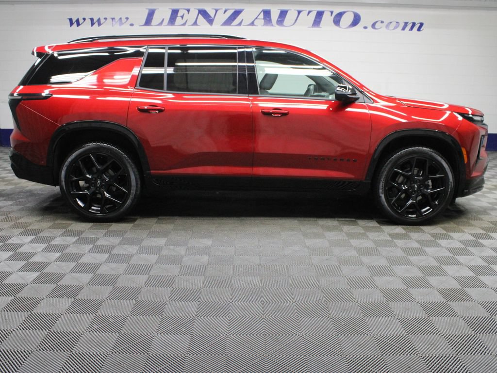 Used 2026 Chevrolet Traverse RS w/ LPO, Floor Liner Package AWD/4WD image 2