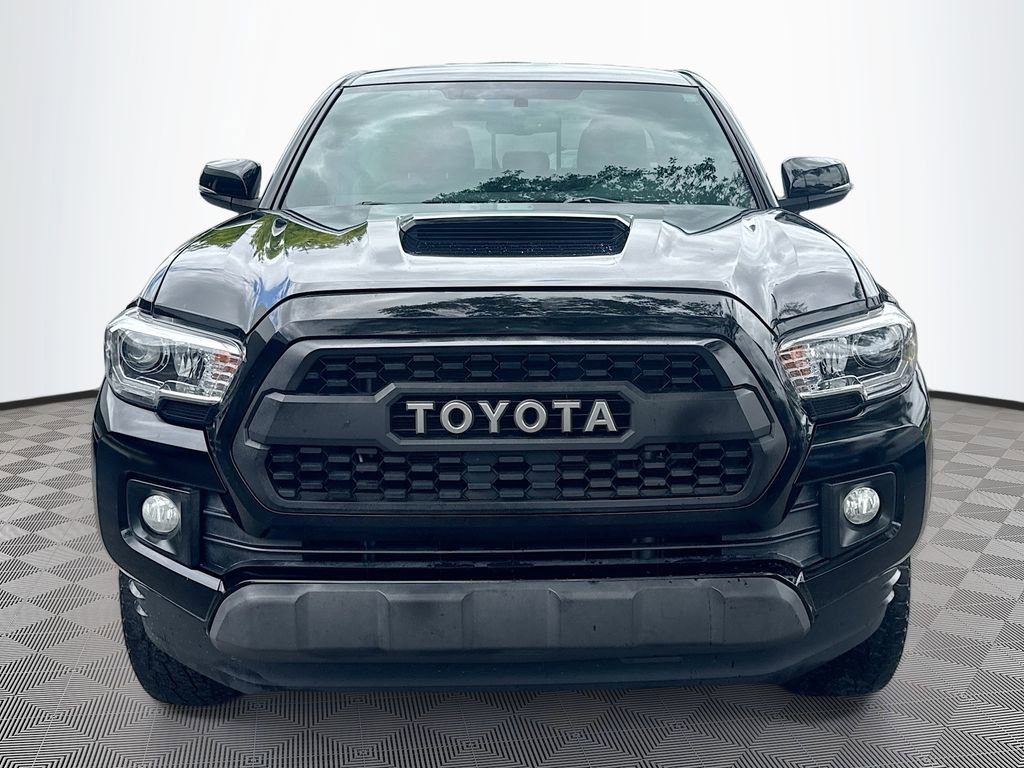 Used 2017 Toyota Tacoma TRD Off-Road RWD image 2