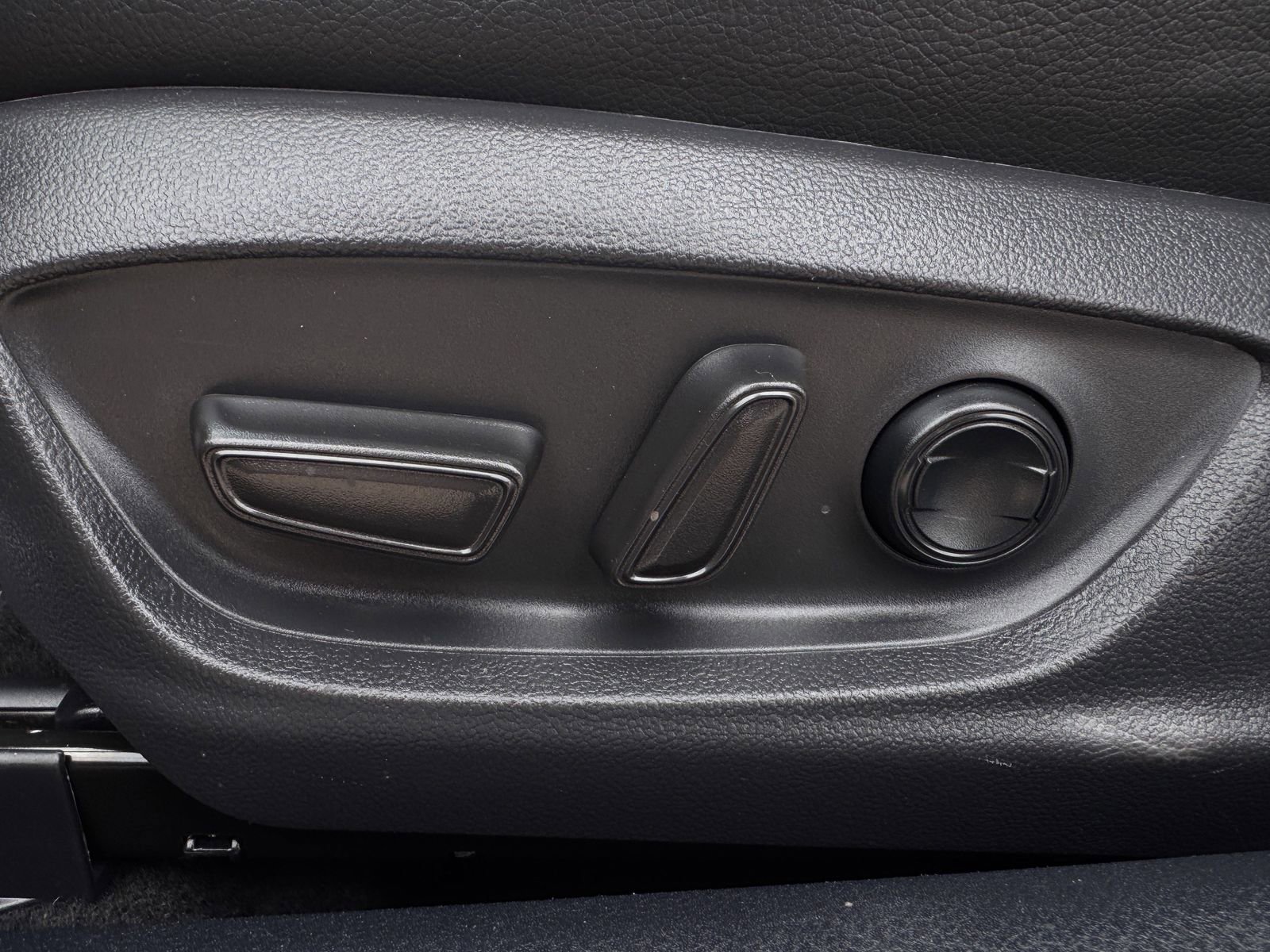 Used 2020 Toyota Camry XSE image 26