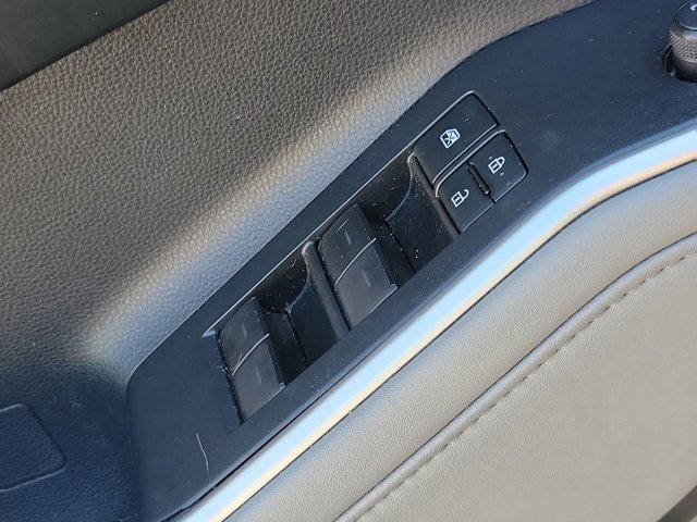 Used 2020 Toyota Highlander XLE image 24