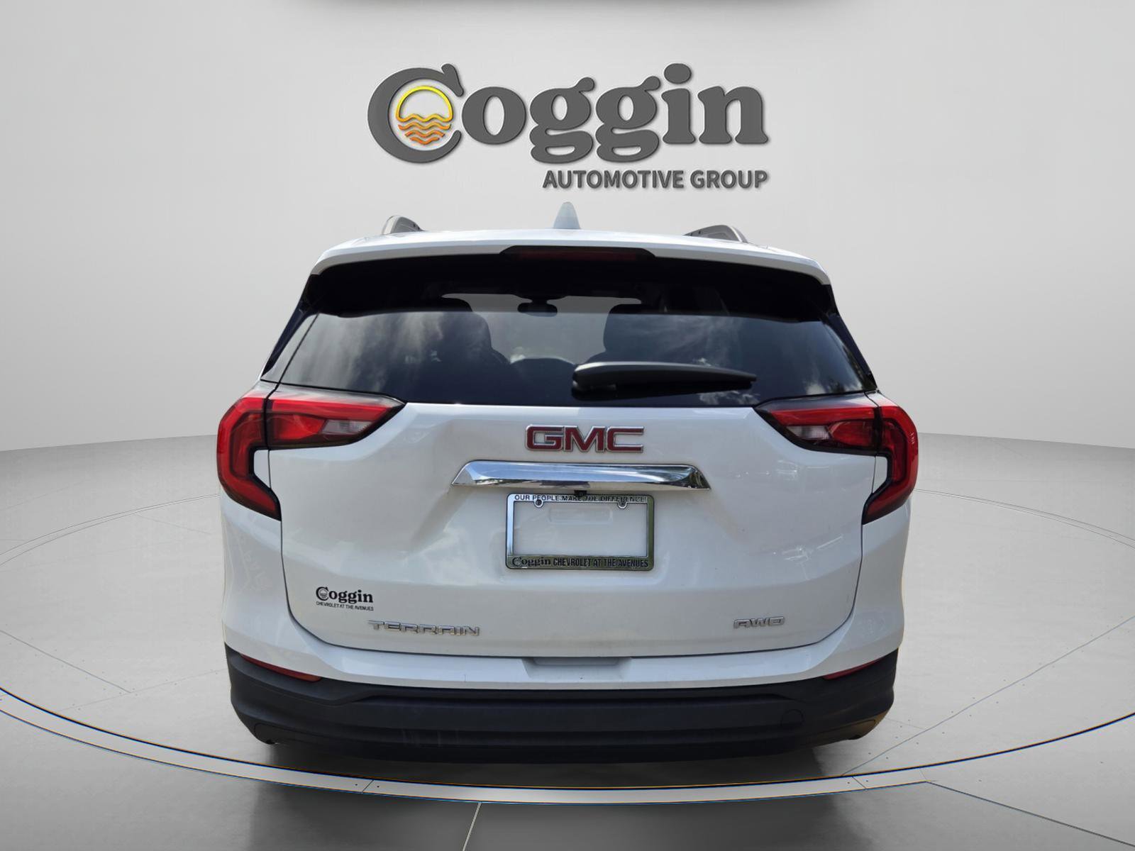 Used 2019 GMC Terrain SLE w/ Driver Convenience Package AWD/4WD image 4