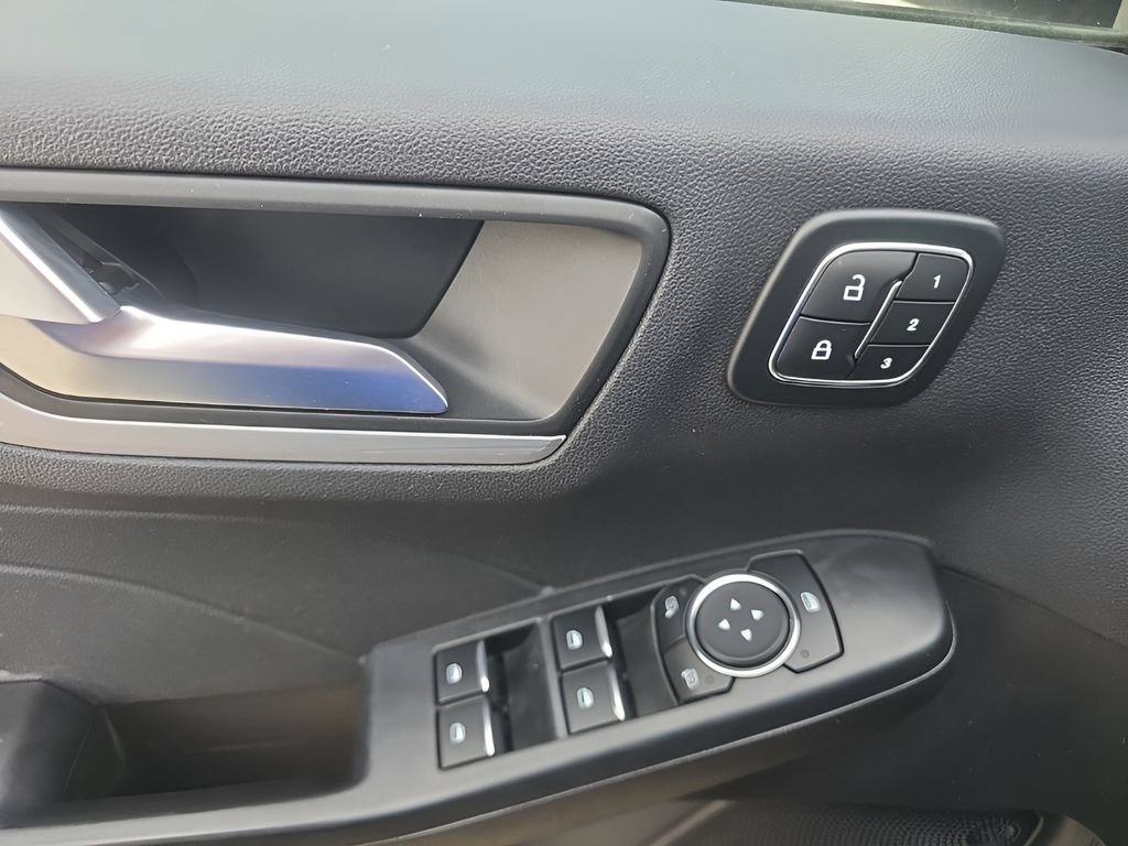 Used 2025 Ford Escape Platinum AWD/4WD image 10
