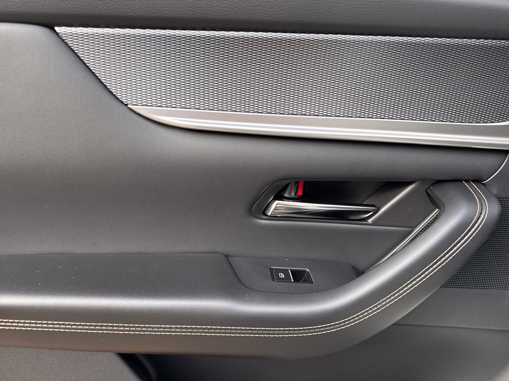 Used 2025 MAZDA CX-70 Plug-In Hybrid w/ Premium Pkg image 34