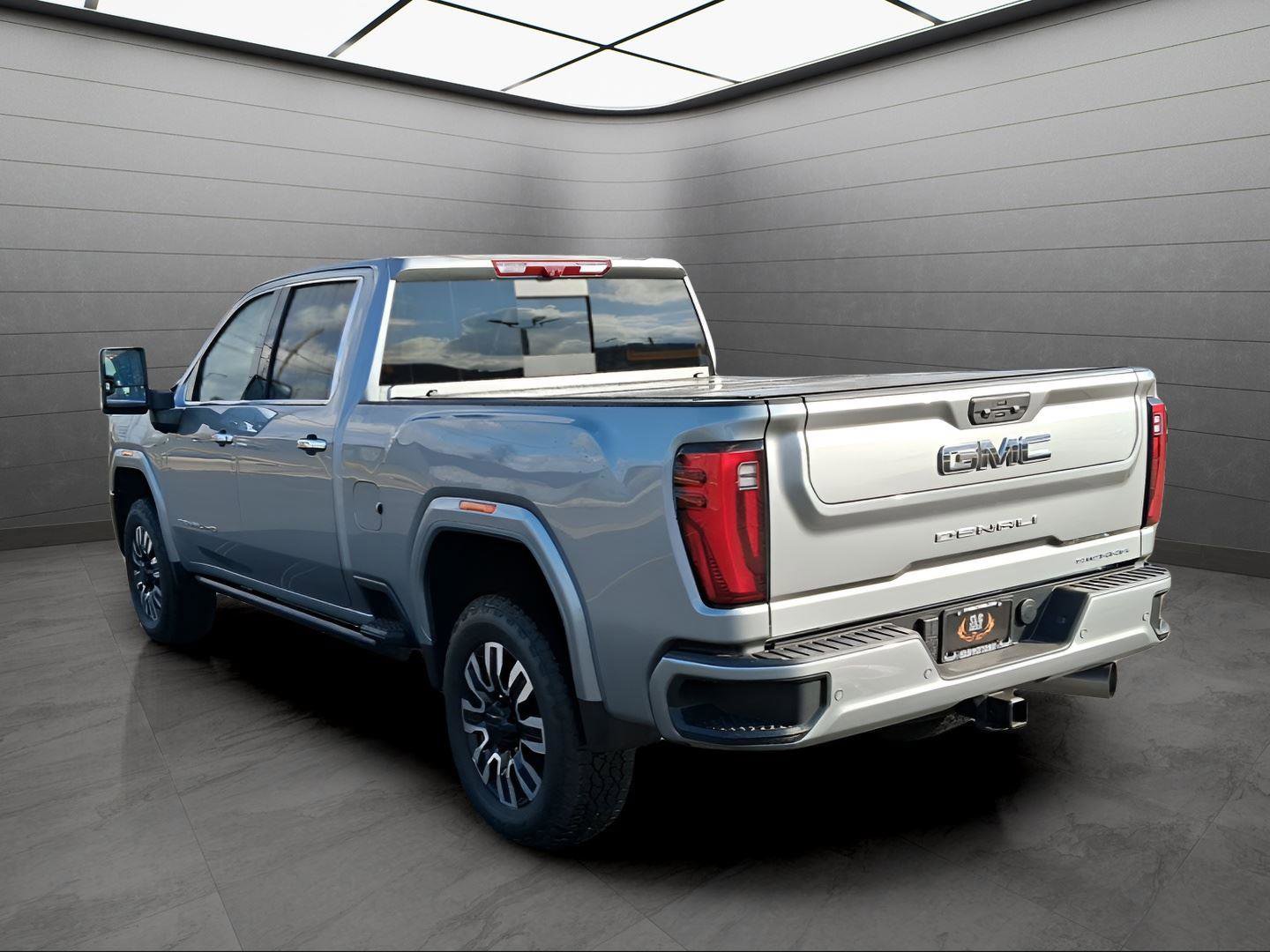 Used 2025 GMC Sierra 2500 Denali Ultimate image 3