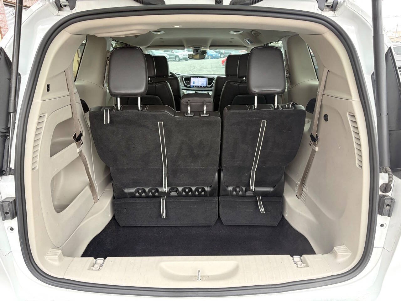 Used 2024 Chrysler Pacifica Touring-L FWD image 14