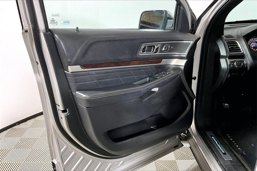 Certified 2017 Ford Explorer Platinum image 18
