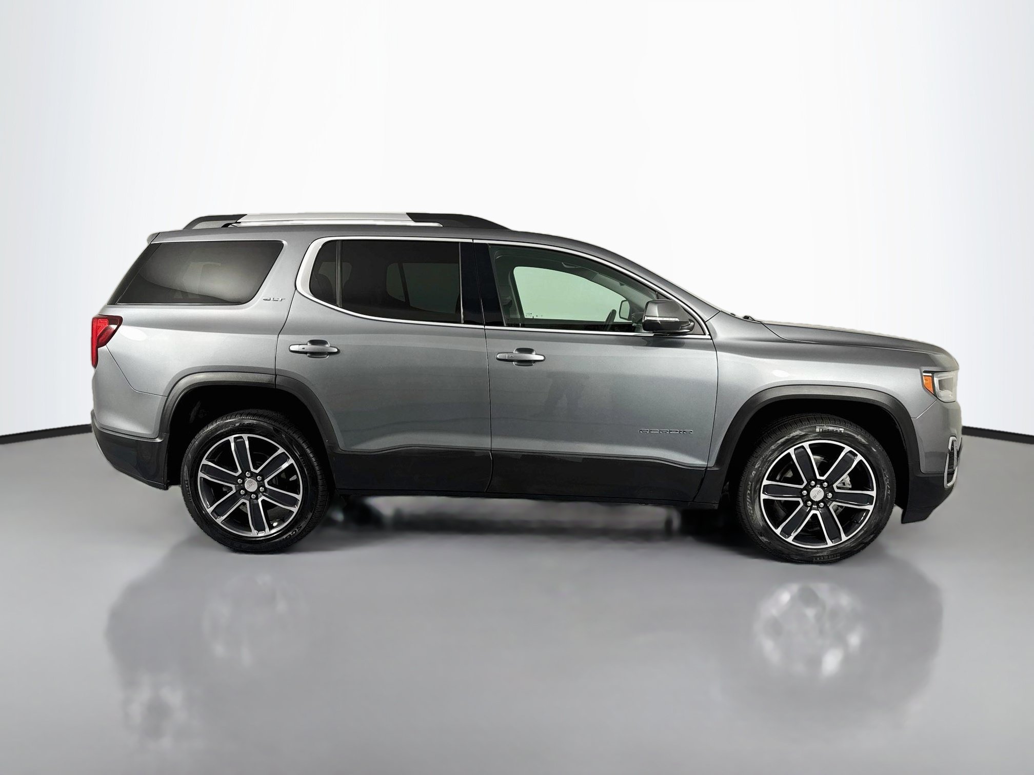 Used 2022 GMC Acadia SLT w/ Technology Package AWD/4WD image 4