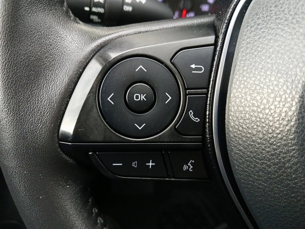 Used 2020 Toyota RAV4 XLE Premium FWD image 11