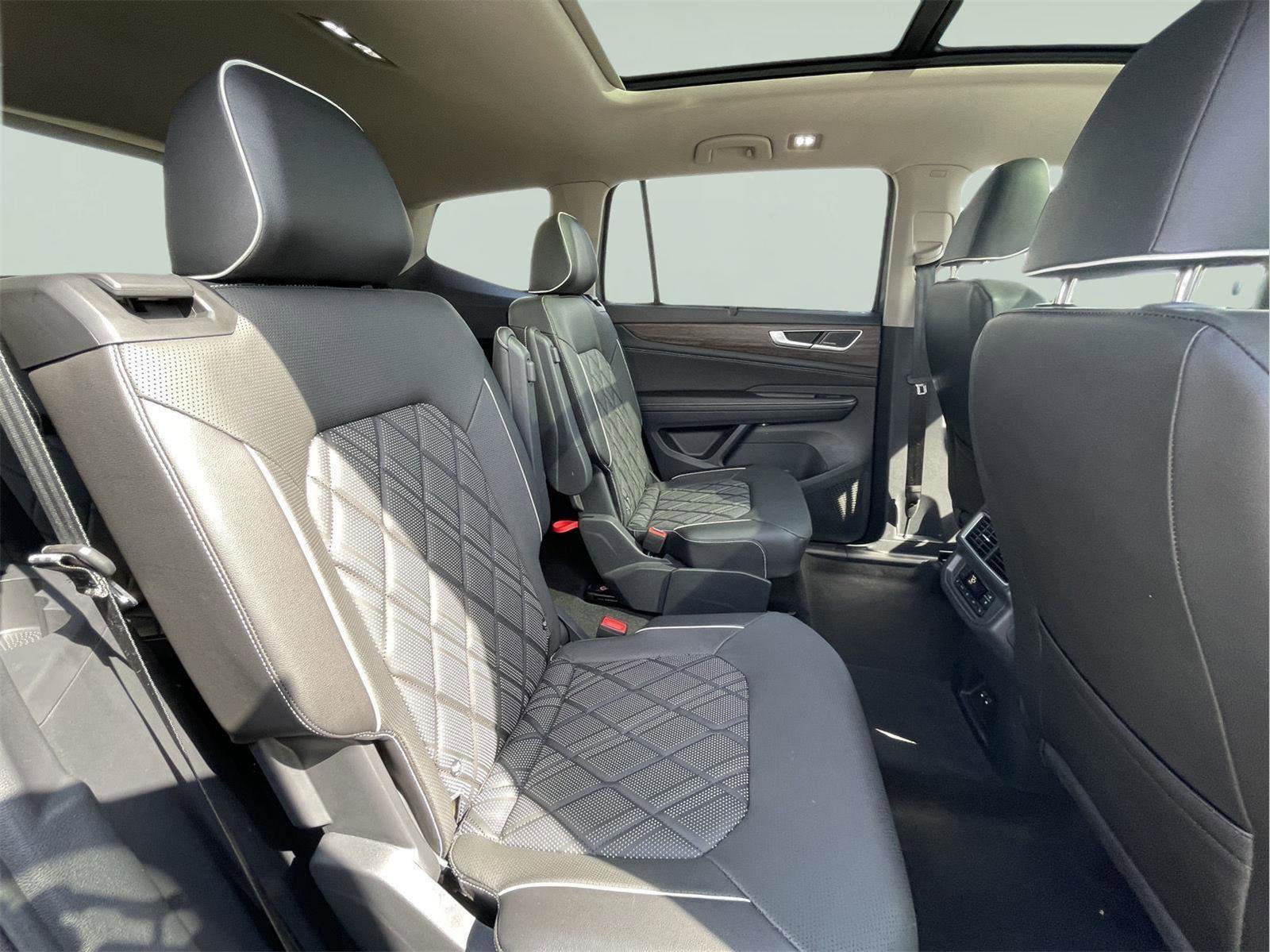 Used 2024 Volkswagen Atlas SEL Premium R-Line image 20