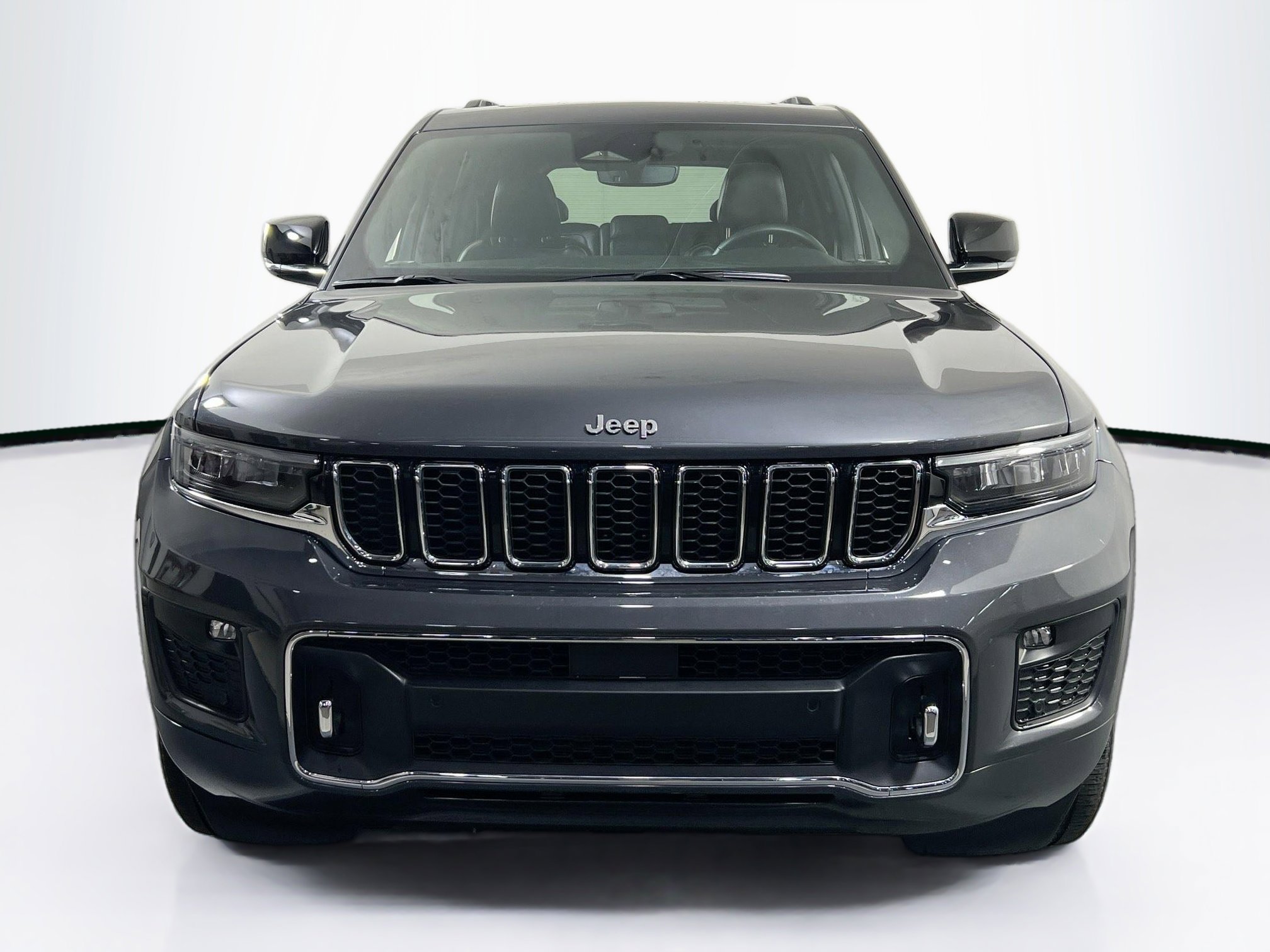 Used 2022 Jeep Grand Cherokee Overland AWD/4WD image 2