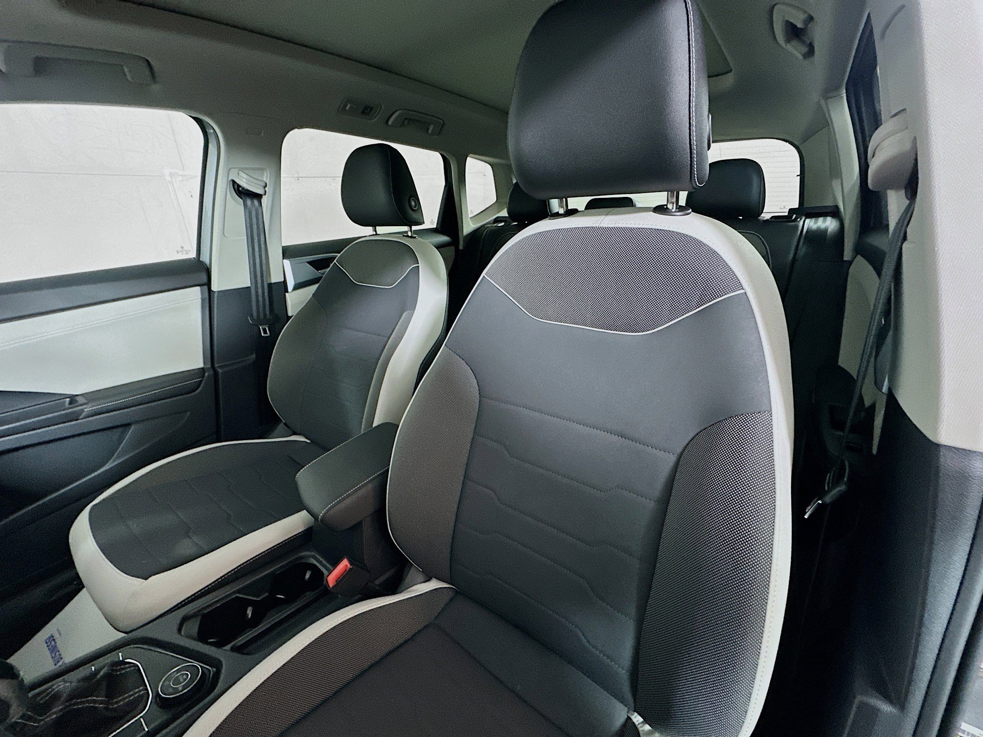 Used 2025 Volkswagen Taos SE w/ Panoramic Sunroof Package image 19