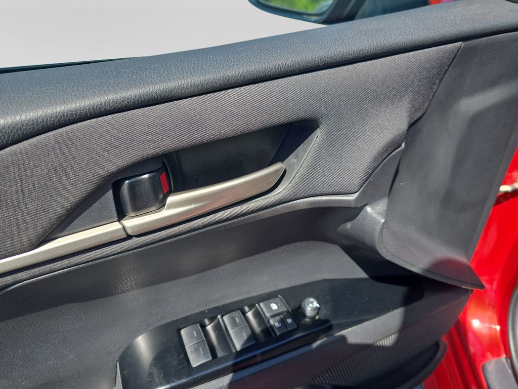 Used 2025 Toyota Camry SE FWD image 11