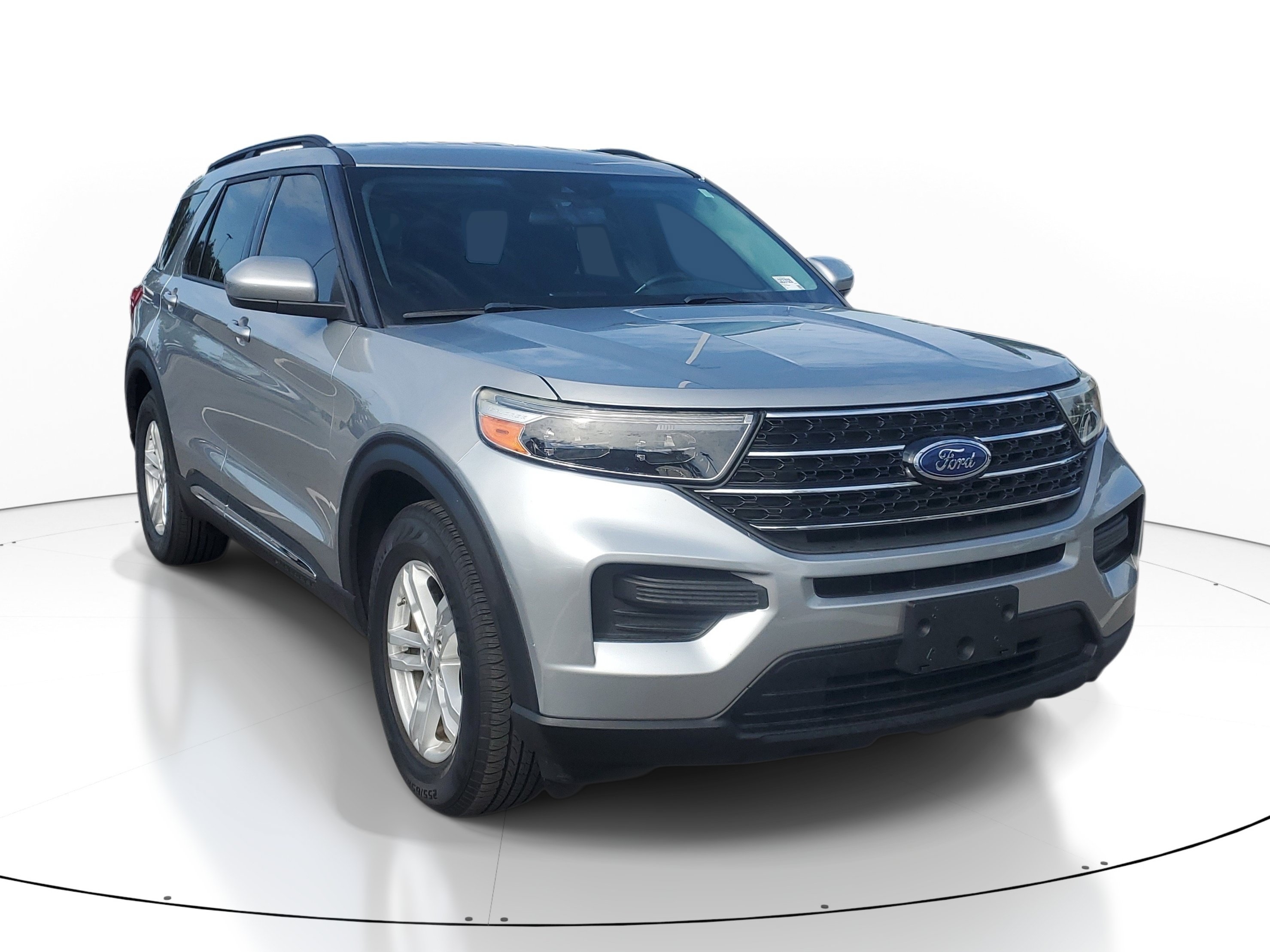 Used 2020 Ford Explorer XLT RWD image 2