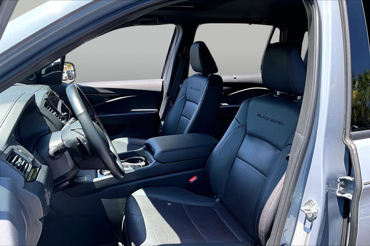 Certified 2024 Honda Passport Black Edition image 8