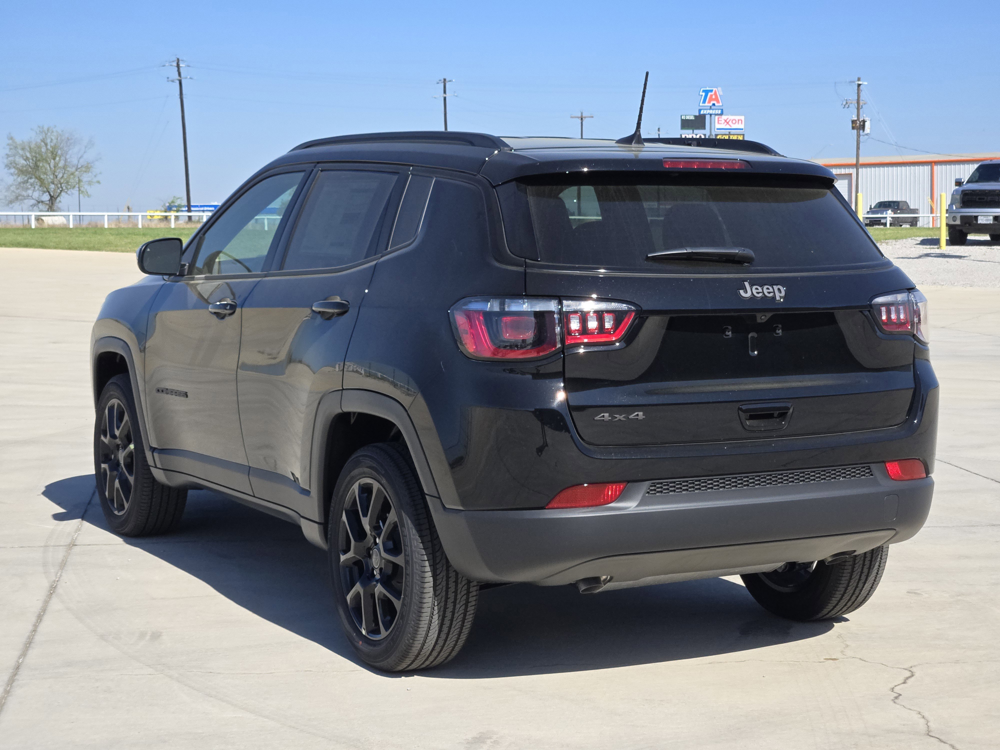 New 2026 Jeep Compass Latitude AWD/4WD image 4