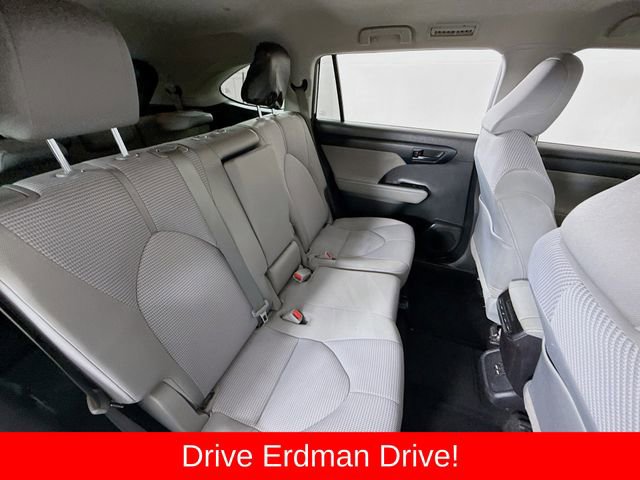 Used 2020 Toyota Highlander LE image 27