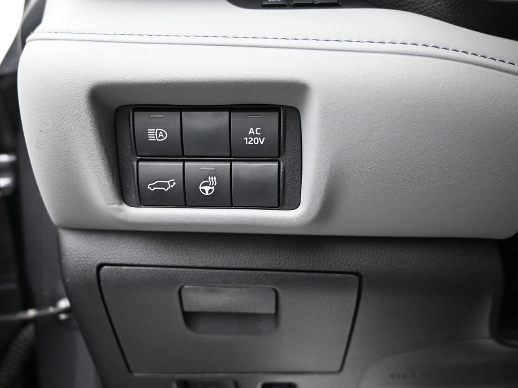 Used 2024 Toyota Highlander Limited AWD/4WD image 20