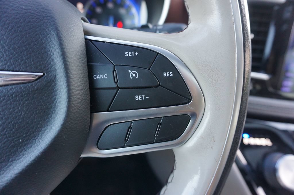 Used 2020 Chrysler Pacifica Limited FWD image 8