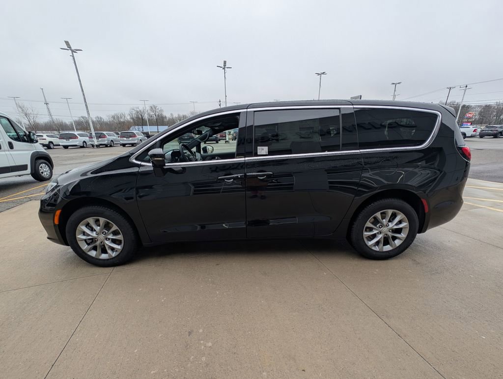 New 2026 Chrysler Pacifica Limited w/ Trailer Tow Group image 8
