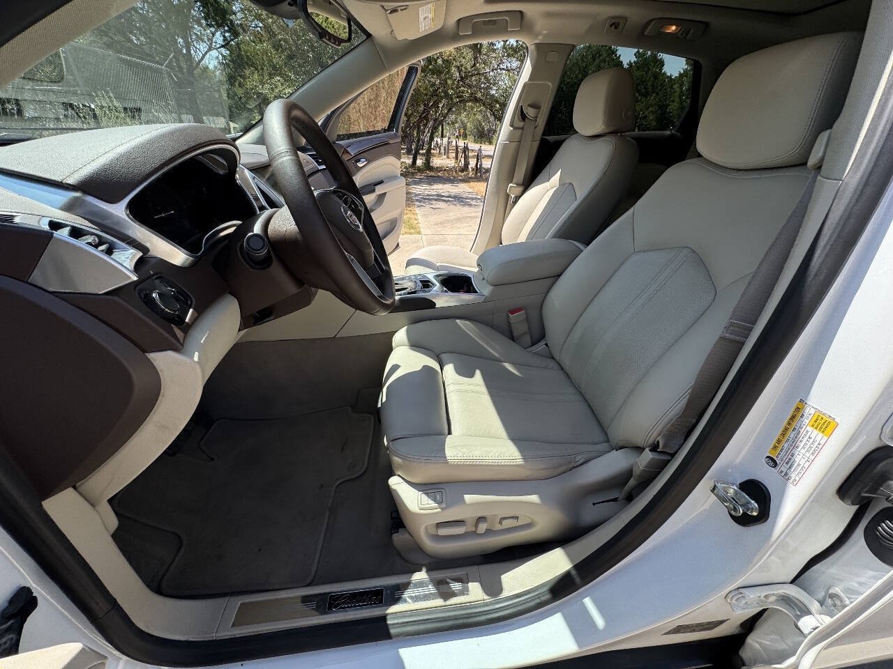 Used 2016 Cadillac SRX Luxury w/ Driver Awareness Package FWD image 21