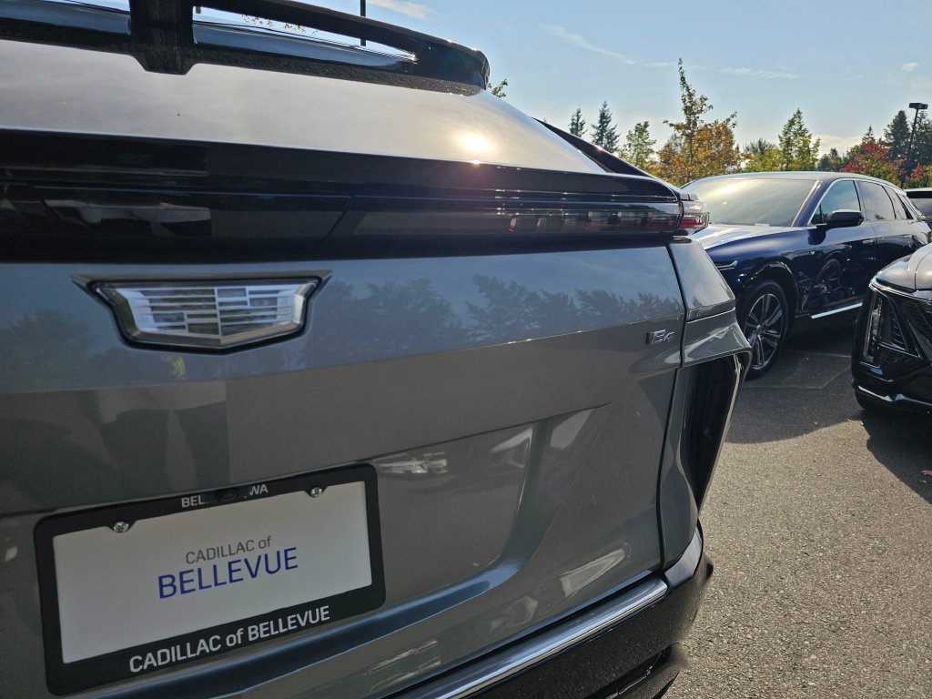 New 2027 Cadillac Lyriq Luxury AWD/4WD image 17