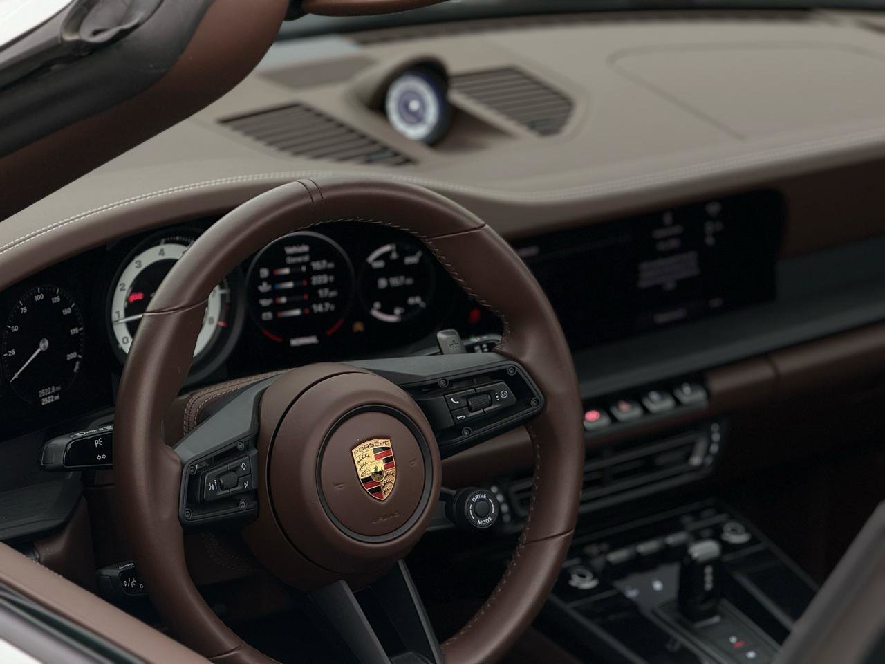 Used 2024 Porsche 911 image 22