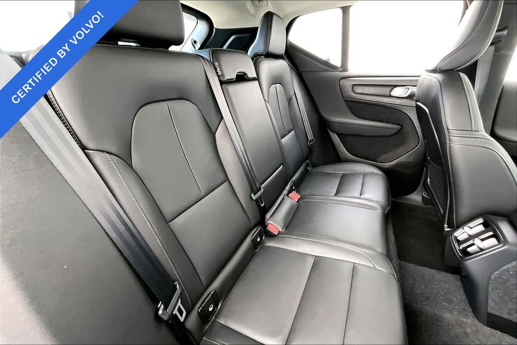 Used 2025 Volvo XC40 B5 Plus AWD/4WD image 28