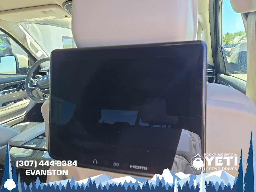 Used 2022 Jeep Wagoneer Series III w/ Rear Seat Video Group 1 AWD/4WD image 15