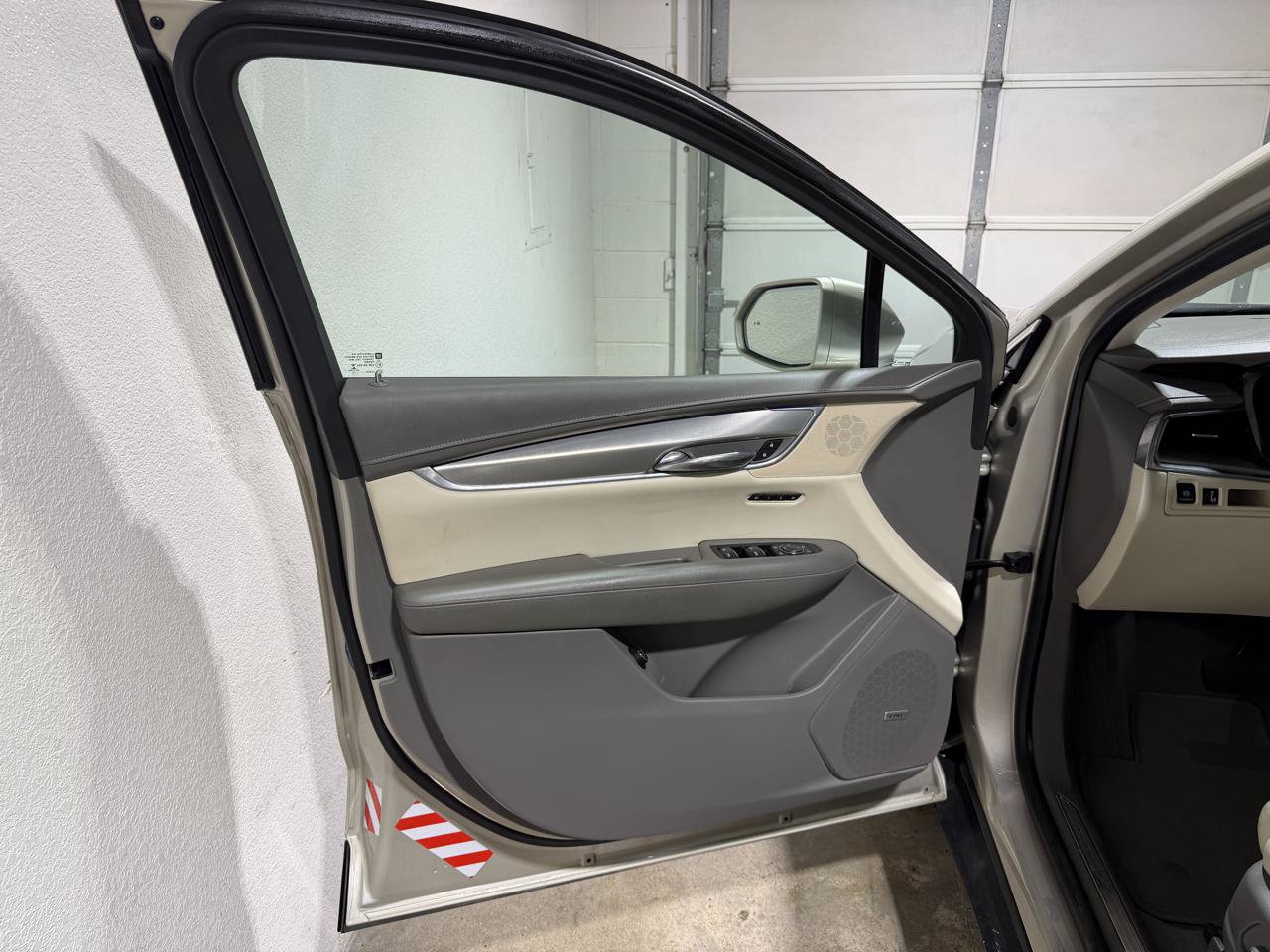 Used 2017 Cadillac XT5 Premium Luxury AWD/4WD image 9