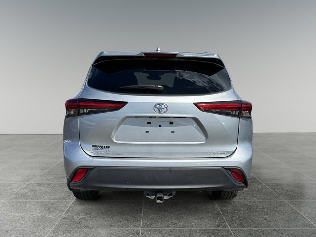 Used 2023 Toyota Highlander XLE AWD/4WD image 5