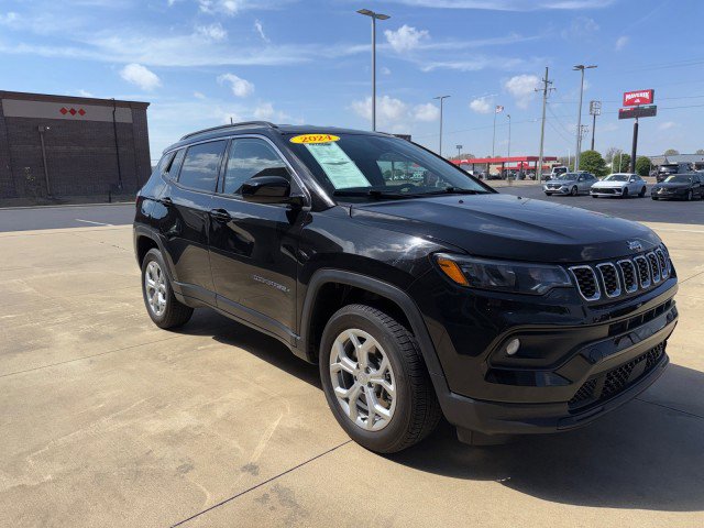 Used 2024 Jeep Compass Latitude AWD/4WD image 7