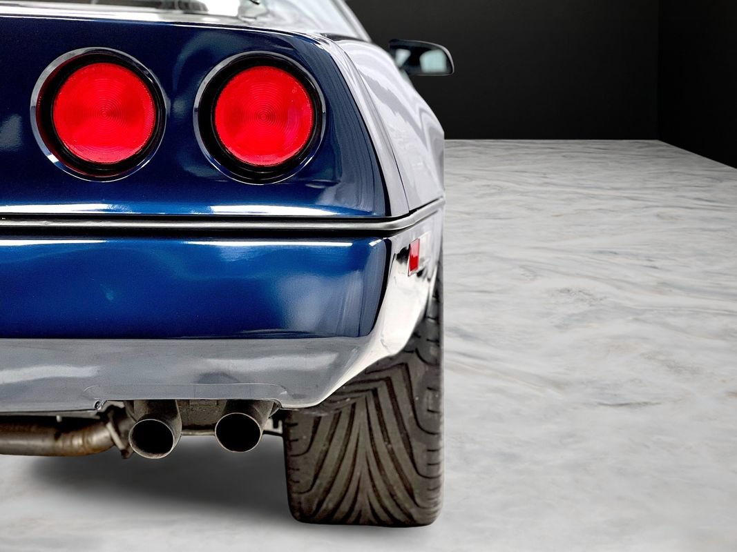 Used 1989 Chevrolet Corvette Coupe RWD image 32