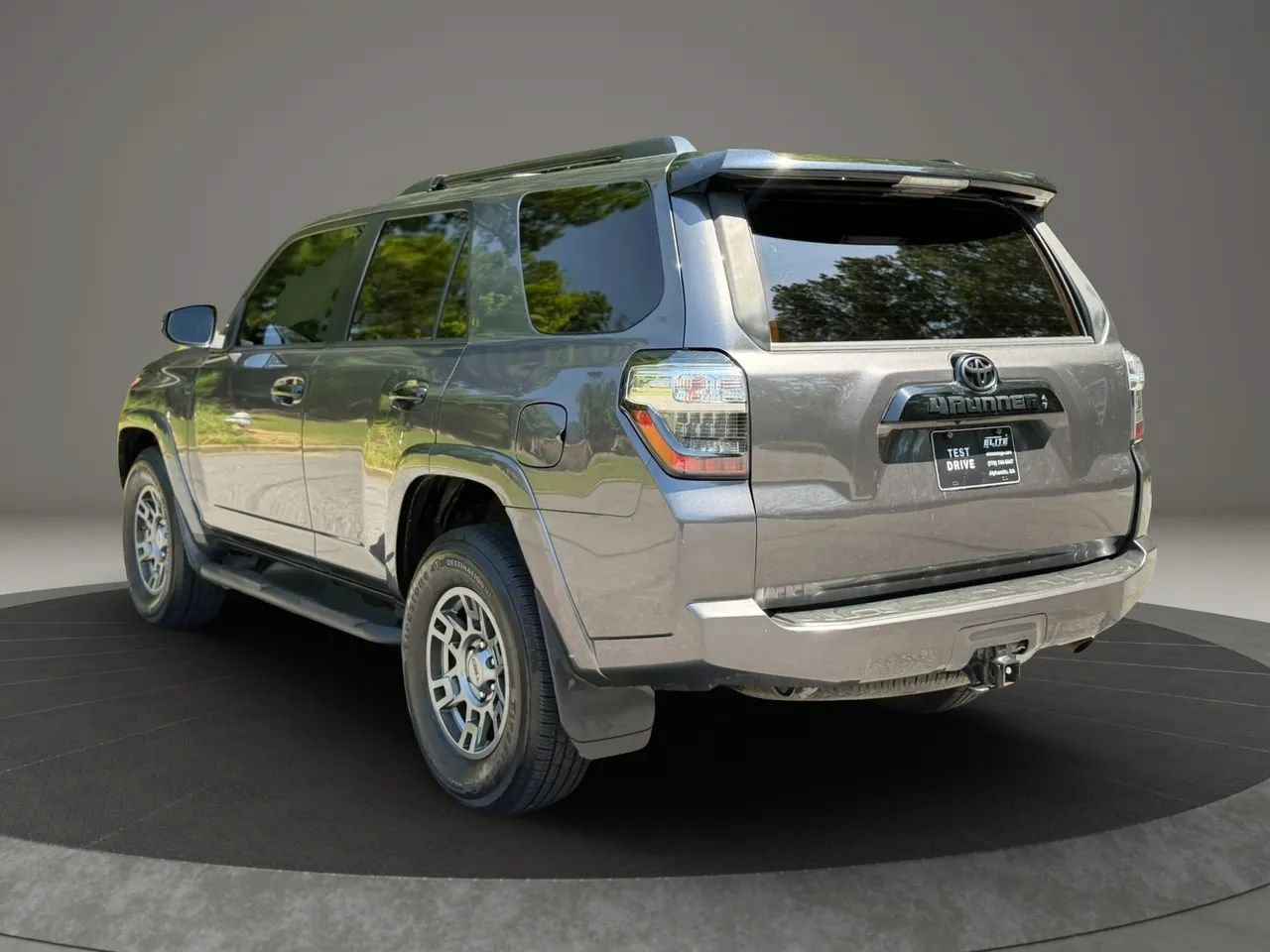 Used 2020 Toyota 4Runner Venture w/ Moonroof Package AWD/4WD image 4