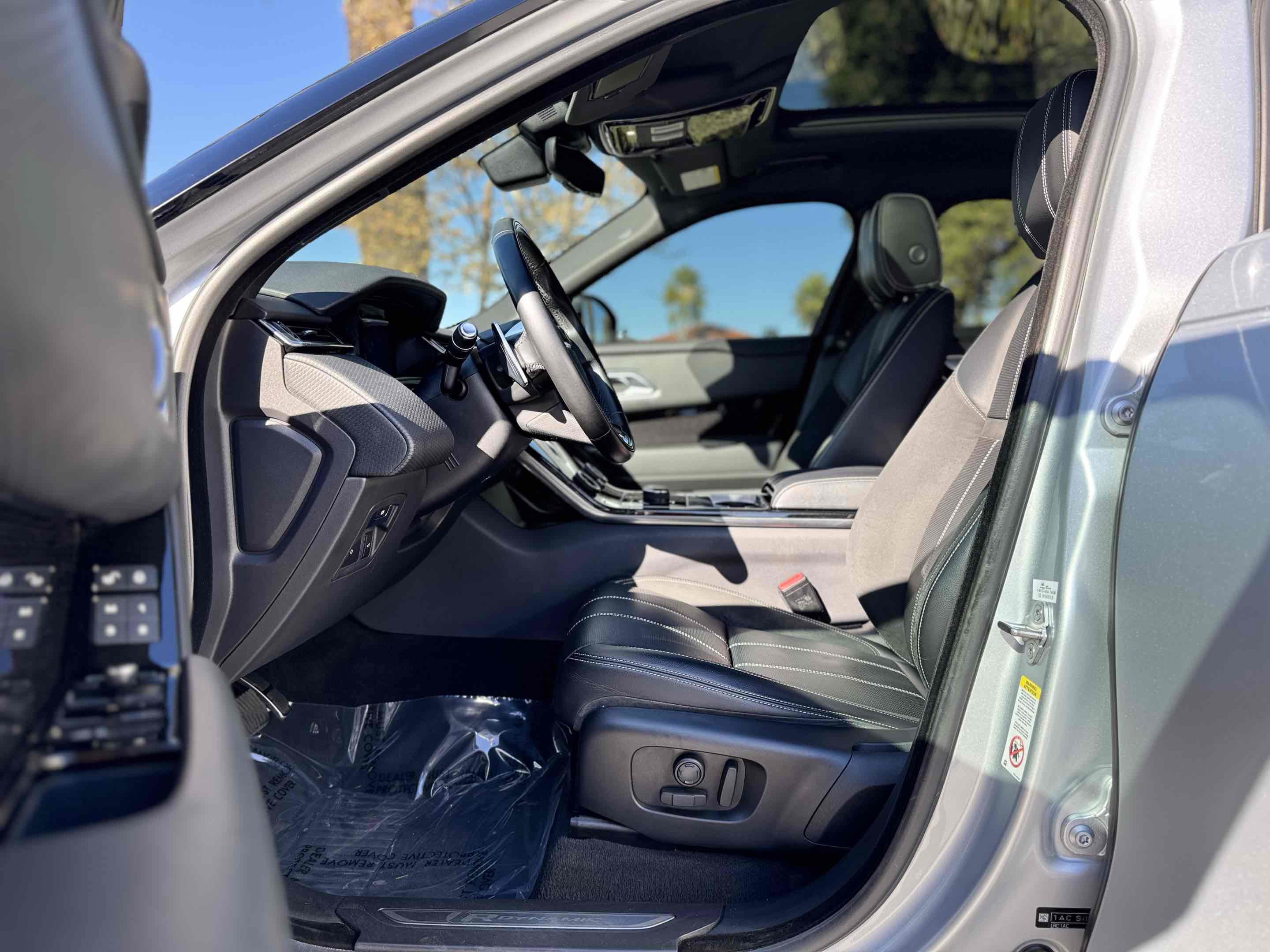 Used 2020 Land Rover Range Rover Velar R-Dynamic S image 33