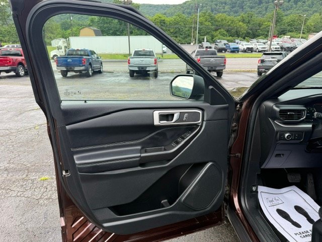 Used 2020 Ford Explorer XLT w/ Equipment Group 202A AWD/4WD image 10