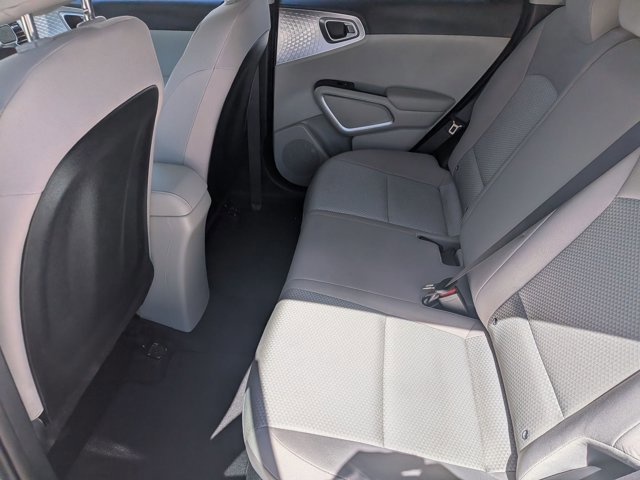 Used 2025 Kia Soul LX w/ LX Technology Package FWD image 17