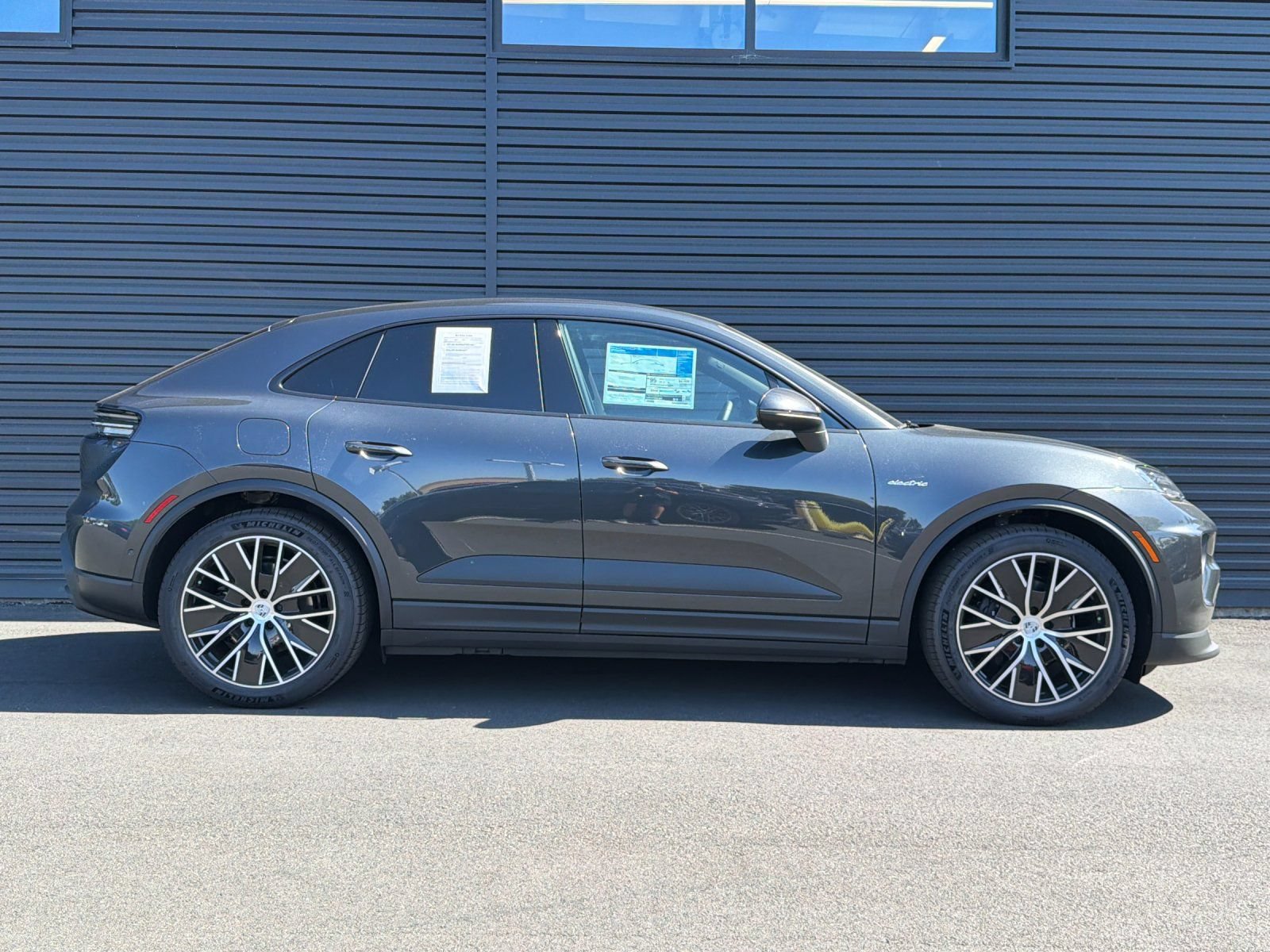 New 2026 Porsche Macan 4 Electric AWD/4WD image 9