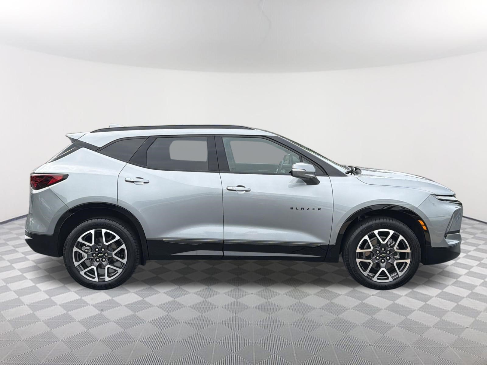 Used 2025 Chevrolet Blazer RS FWD image 5