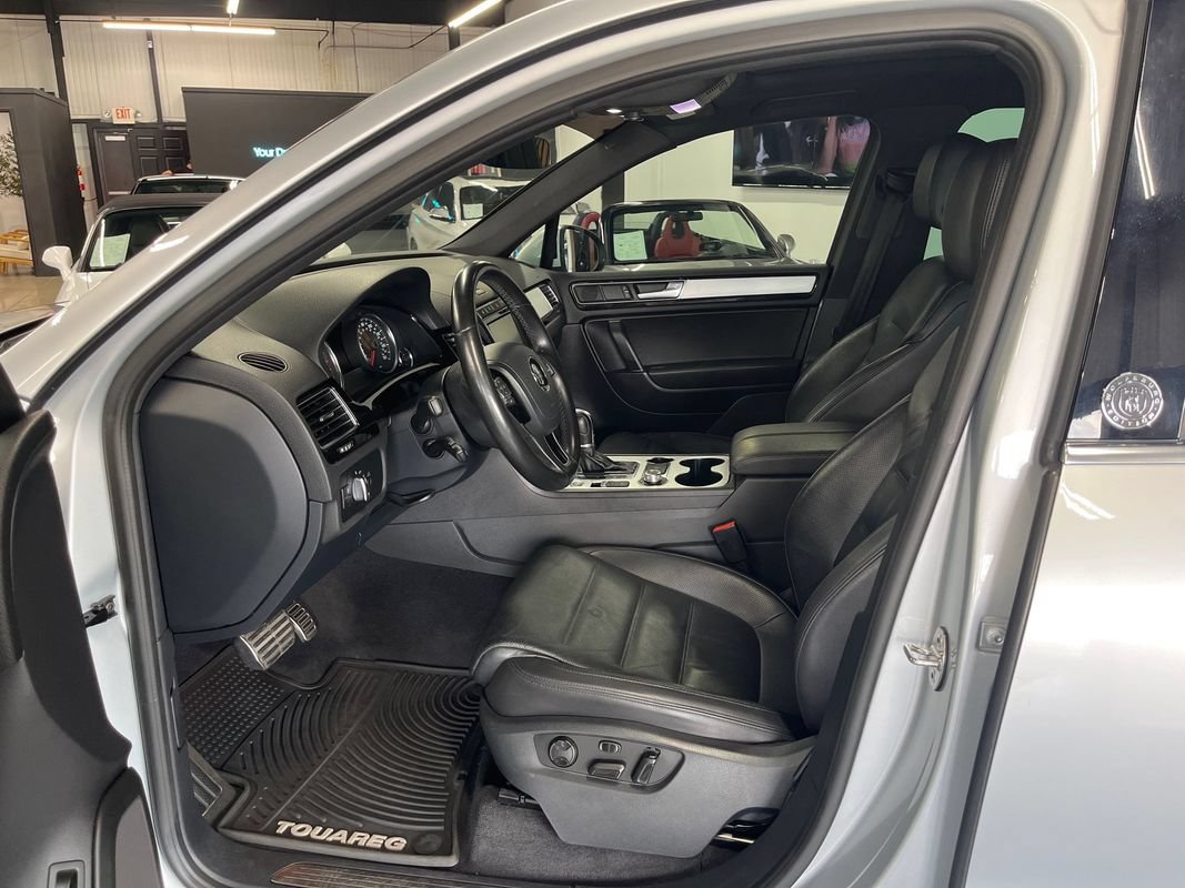 Used 2017 Volkswagen Touareg Wolfsburg Edition AWD/4WD image 35