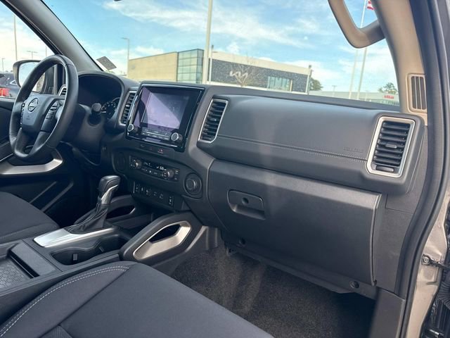 Used 2024 Nissan Frontier SV w/ Technology Package RWD image 18