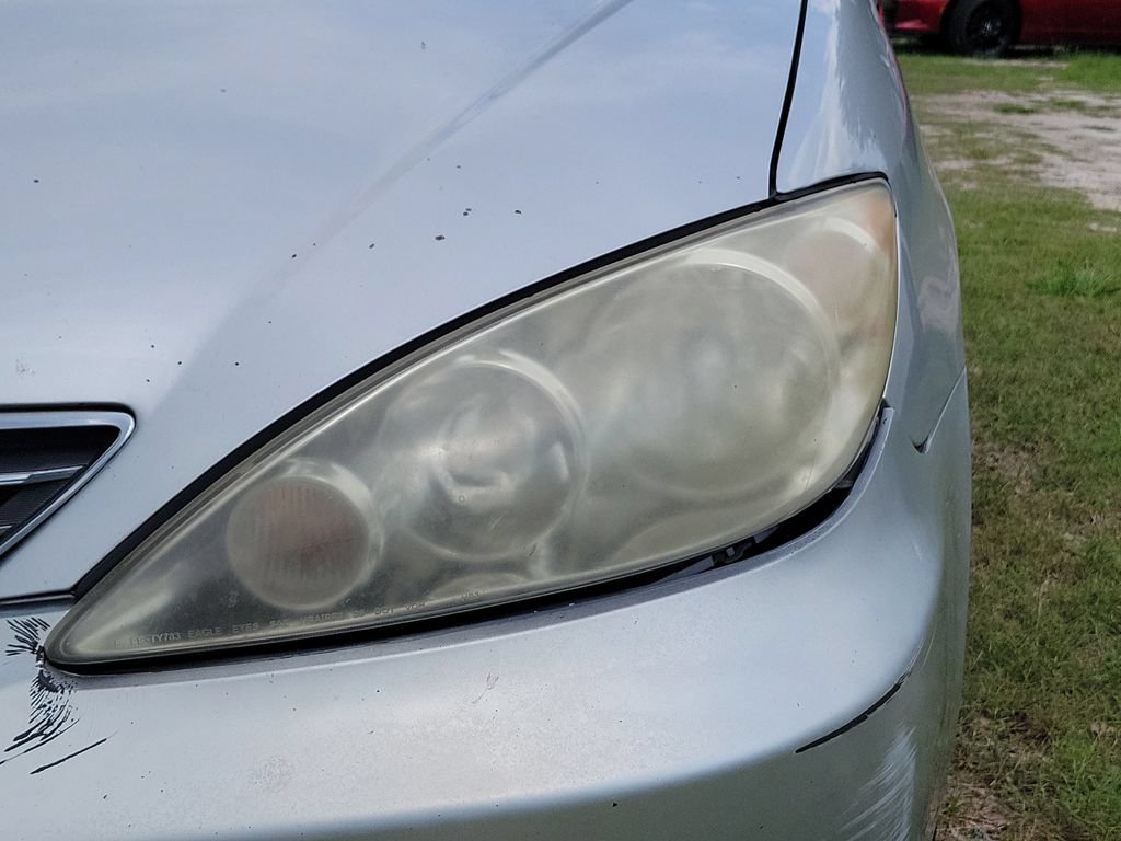 Used 2005 Toyota Camry XLE FWD image 2