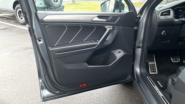 Used 2024 Volkswagen Tiguan SE R-Line image 8